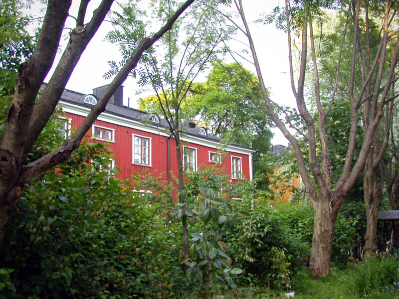 Rotes Holzhaus im Grünen, Vallila, Helsinki