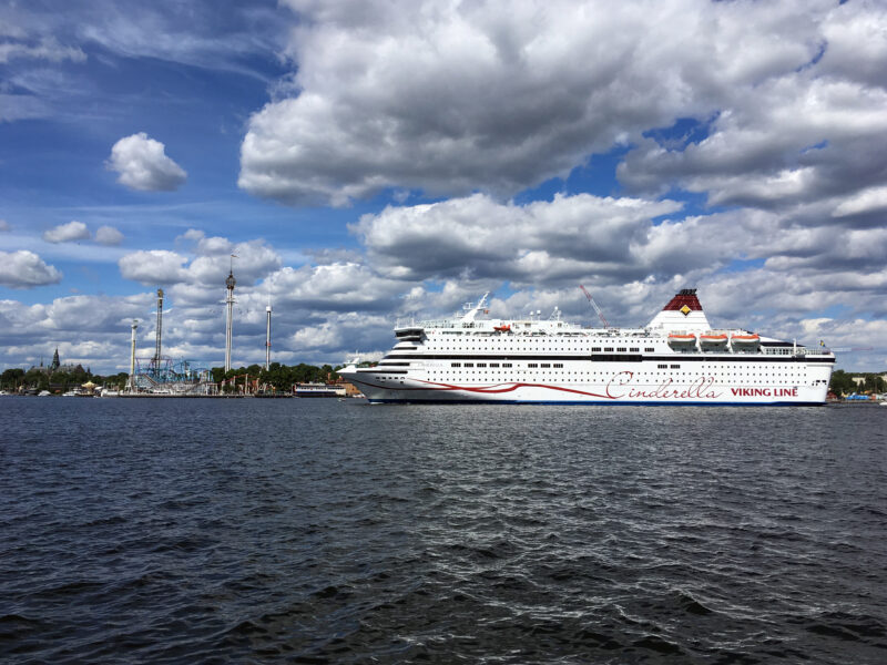 Die Schwedische Fähre Cinderella bei der Ankunft in Stockholm