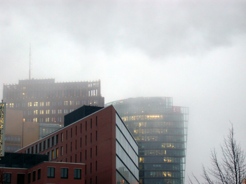 Potsdamer Platz Hochhäuser im Nebel