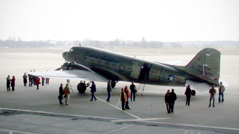Rosinenbomber am Flughafen Tempelhof, Berlin