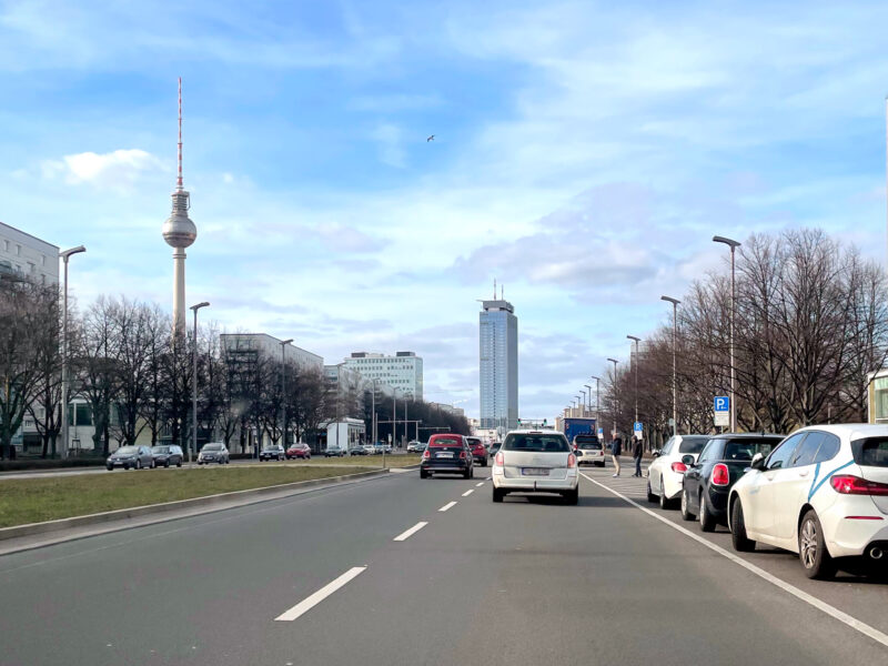 Berlin: Karl-Marx-Allee, Fernsehturm, Park Inn Hotel