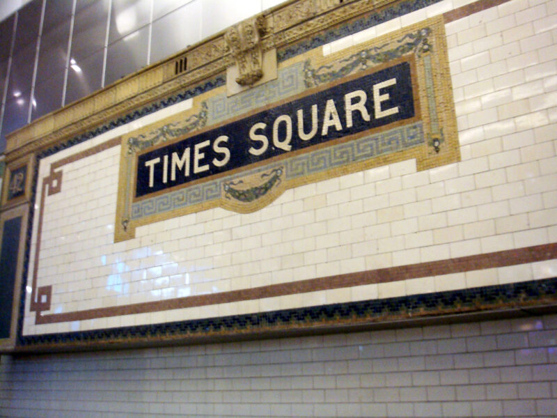 NYC Times Square Subway Schriftzug