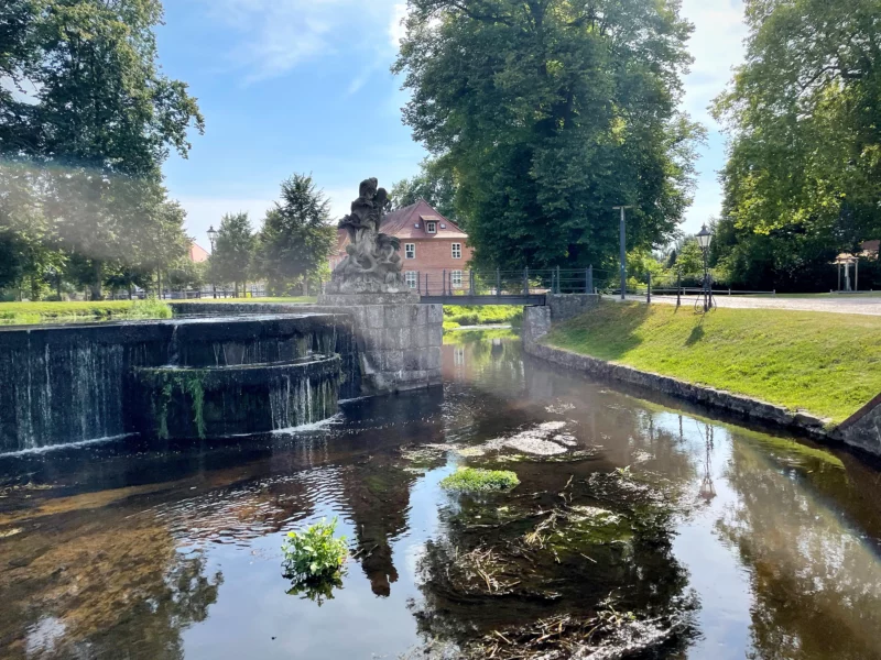 Kaskaden und Kanal am Schloss Ludwigslust